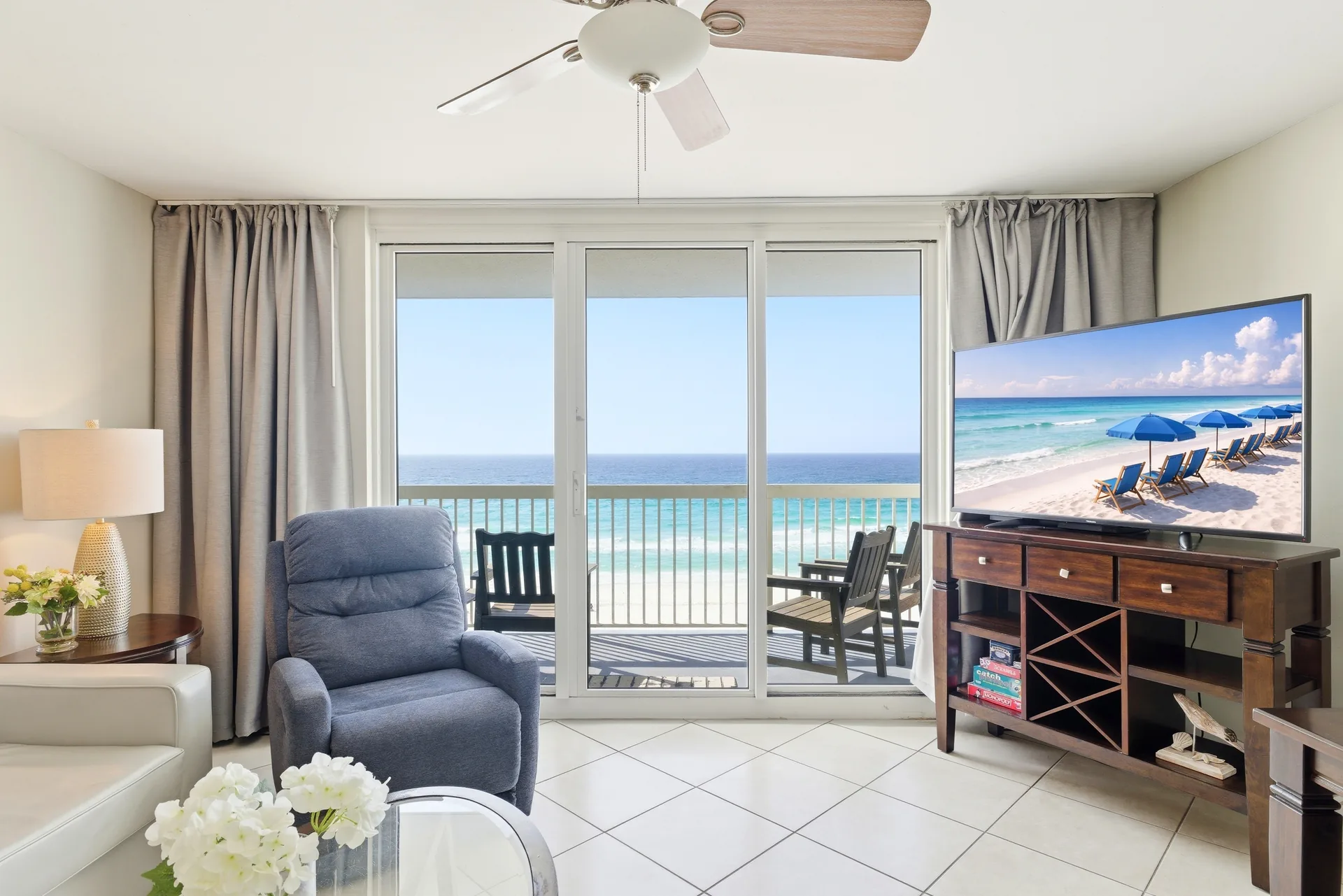 Unit 707 living room seating, smart TV and direct Gulf view